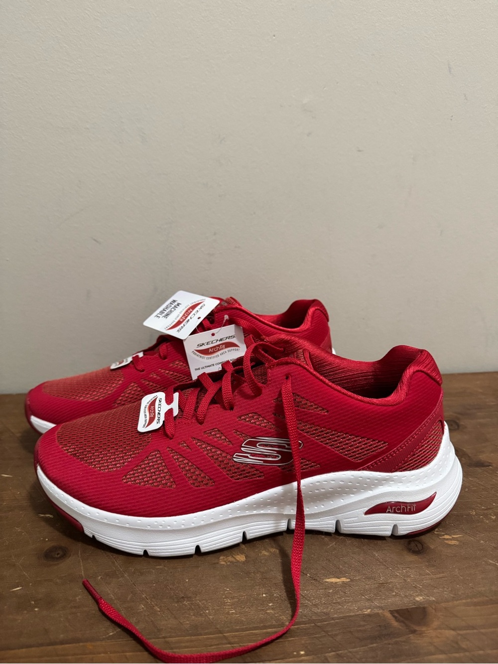 Skechers Women’s Size 10 Red Arch Fit Athletic Sneakers